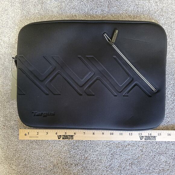 Targus Handbags - Targus‎ Laptop Sleeve Case Zip Up Black  NWT 15.6 in laptop
